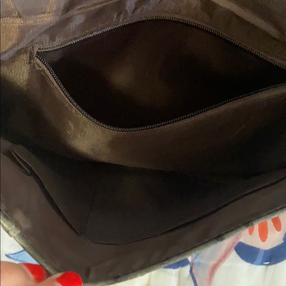 Faux ostrich clutch with detachable strap - Picture 5 of 5